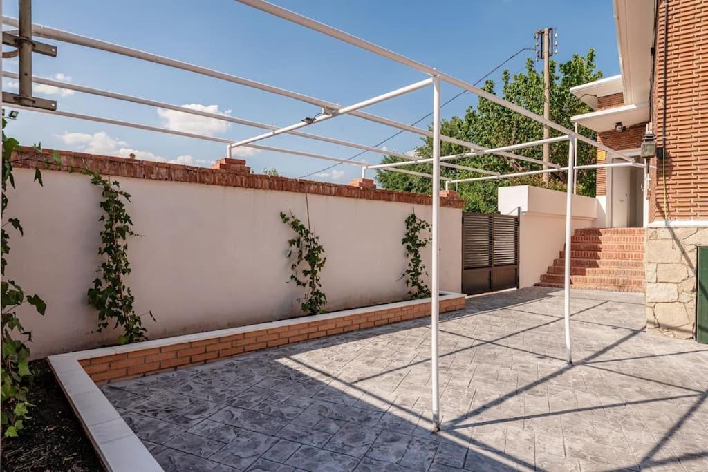 La Casa De Ines Villa อัลกาลาเดเอนาเรส ภายนอก รูปภาพ