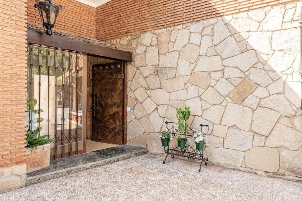 La Casa De Ines Villa อัลกาลาเดเอนาเรส ภายนอก รูปภาพ