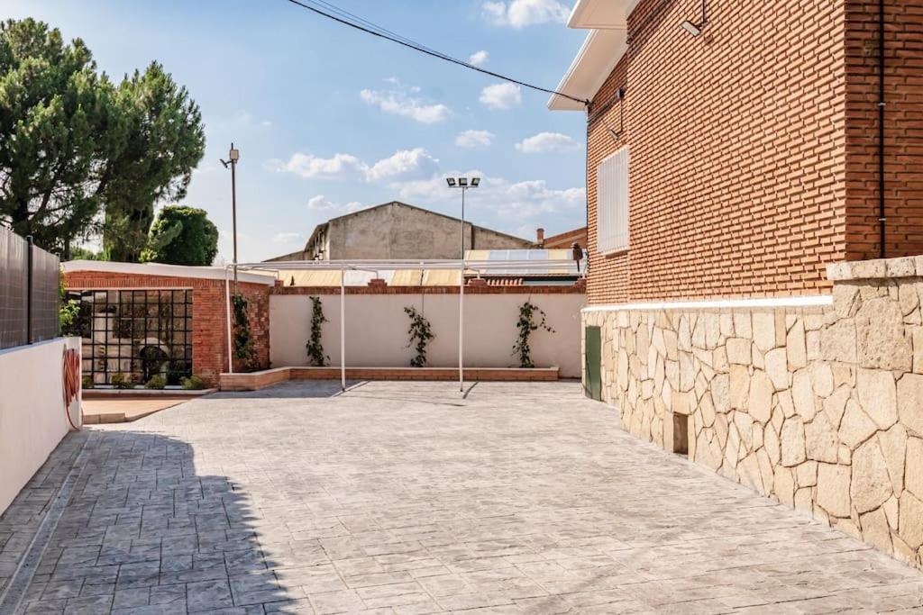 La Casa De Ines Villa อัลกาลาเดเอนาเรส ภายนอก รูปภาพ